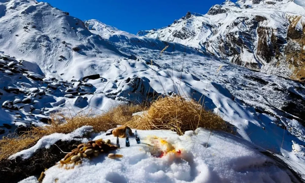 उत्तराखंड में मौसम ने बदली करवट, औली समेत हर्षिल वैली में हुई बर्फ़बारी