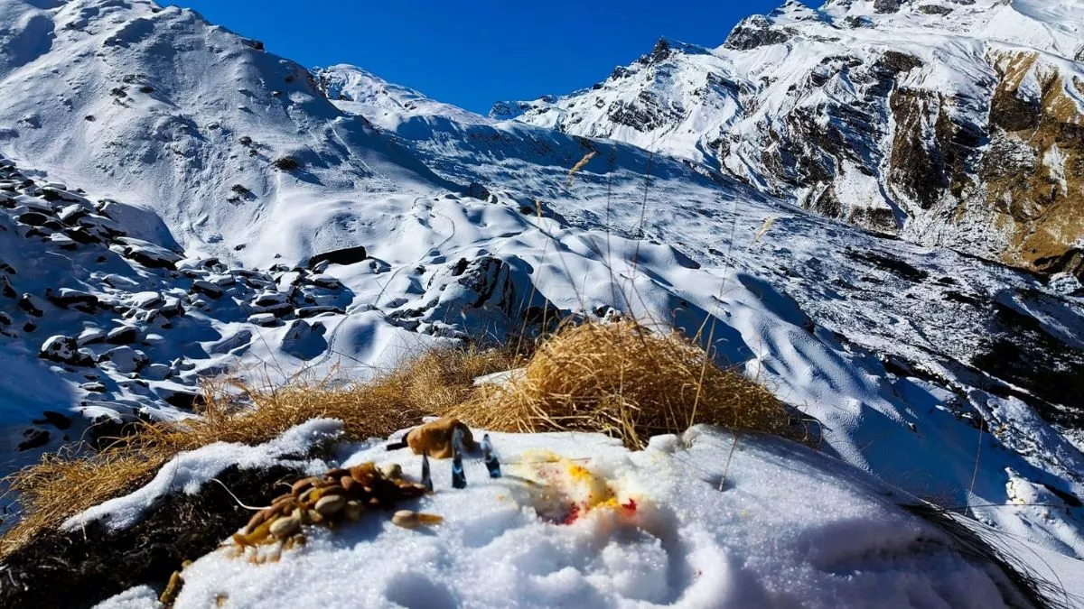 उत्तराखंड में मौसम ने बदली करवट, औली समेत हर्षिल वैली में हुई बर्फ़बारी उत्तराखंड में मौसम ने बदली करवट, औली समेत हर्षिल वैली में हुई बर्फ़बारी