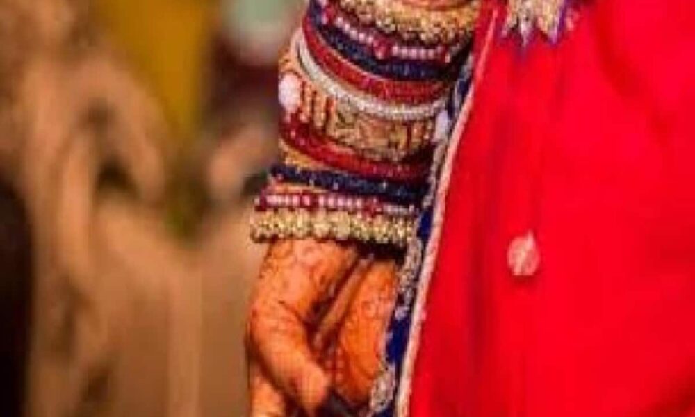 daughter in law got angry after mother in law applied cream powder police could not resolve saas bahu jhagda