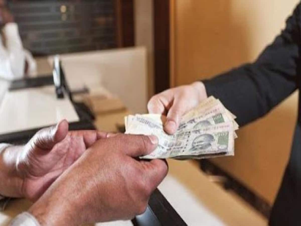 फ्रेंचाइजी के नाम पर 300 करोड़ लेकर दिल्ली की कंपनी फरार, मालिक समेत 9 के खिलाफ केस फ्रेंचाइजी के नाम पर 300 करोड़ लेकर दिल्ली की कंपनी फरार, मालिक समेत 9 के खिलाफ केस