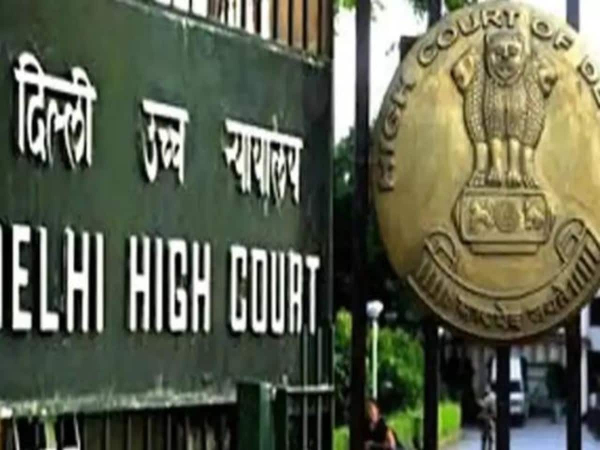वकील ने पत्नी से दुष्कर्म का आरोप लगा रिश्तेदार के खिलाफ प्राथमिकी की मांग की, अदालत ने लगाया जुर्माना वकील ने पत्नी से दुष्कर्म का आरोप लगा रिश्तेदार के खिलाफ प्राथमिकी की मांग की, अदालत ने लगाया जुर्माना
