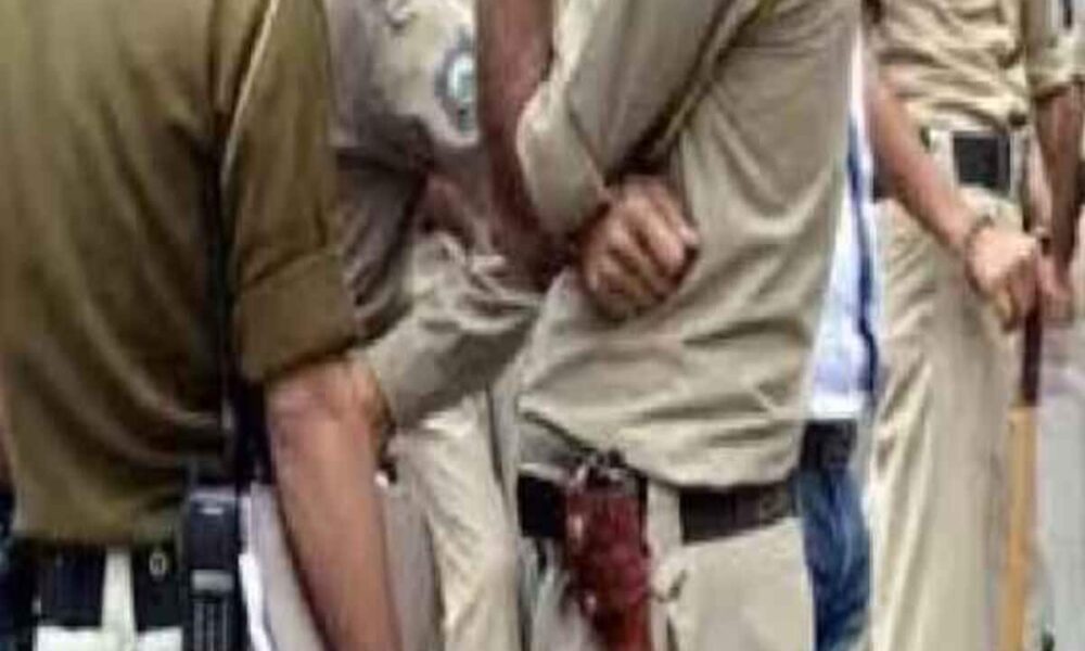 कुशीनगर में शोभायात्रा पर पथराव के बाद राममंदिर पर अभद्र टिप्‍प्‍णी; 2 गिरफ्तार