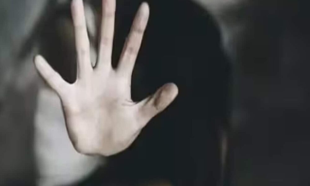 UP Kanpur Religion Conversion Case Teacher Complaints Against Student and Father Claiming they Blackmailed to make relations – धर्मांतरण केस में नया मोड़! आरोपी टीचर बोलीं