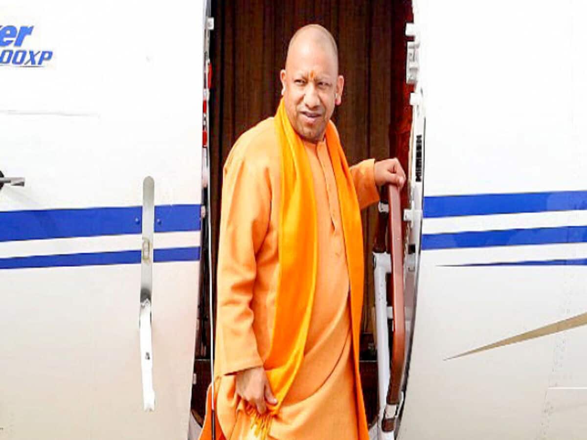 एक्शन में योगी सरकार, 48 जिलों के 382 शिक्षकों पर लटकी बर्खास्तगी की तलवार, न कर पाएंगे नौकरी और न लड़ पाएंगे चुनाव एक्शन में योगी सरकार, 48 जिलों के 382 शिक्षकों पर लटकी बर्खास्तगी की तलवार, न कर पाएंगे नौकरी और न लड़ पाएंगे चुनाव
