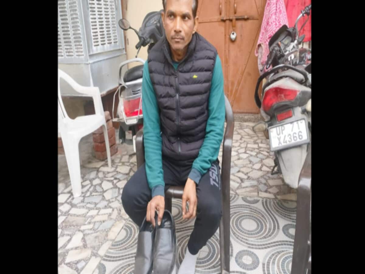 जूता टूटने से साले की शादी छूटी, टेंशन से हो गए बीमार, अब दी नोटिस जूता टूटने से साले की शादी छूटी, टेंशन से हो गए बीमार, अब दी नोटिस