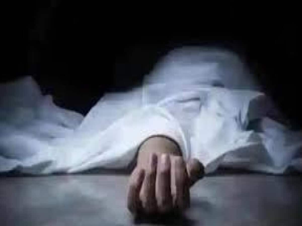 पहले बांधा हाथ फिर नहर में कूद गए, साथ जी नहीं सके तो जोड़े ने एक साथ दे दी जान पहले बांधा हाथ फिर नहर में कूद गए, साथ जी नहीं सके तो जोड़े ने एक साथ दे दी जान