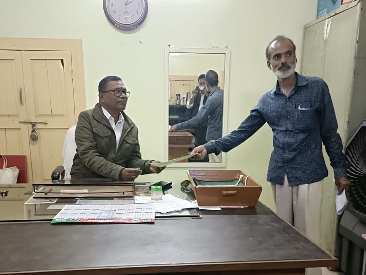 केमिकल इंजेक्शन लगाकर पेड़ों से निकाला जा रहा गोंद: लोक जनशक्ति पार्टी ने डीएफओ को सौंपा ज्ञापन, डीएफओ बोले- पहले हो चुकी है जांच