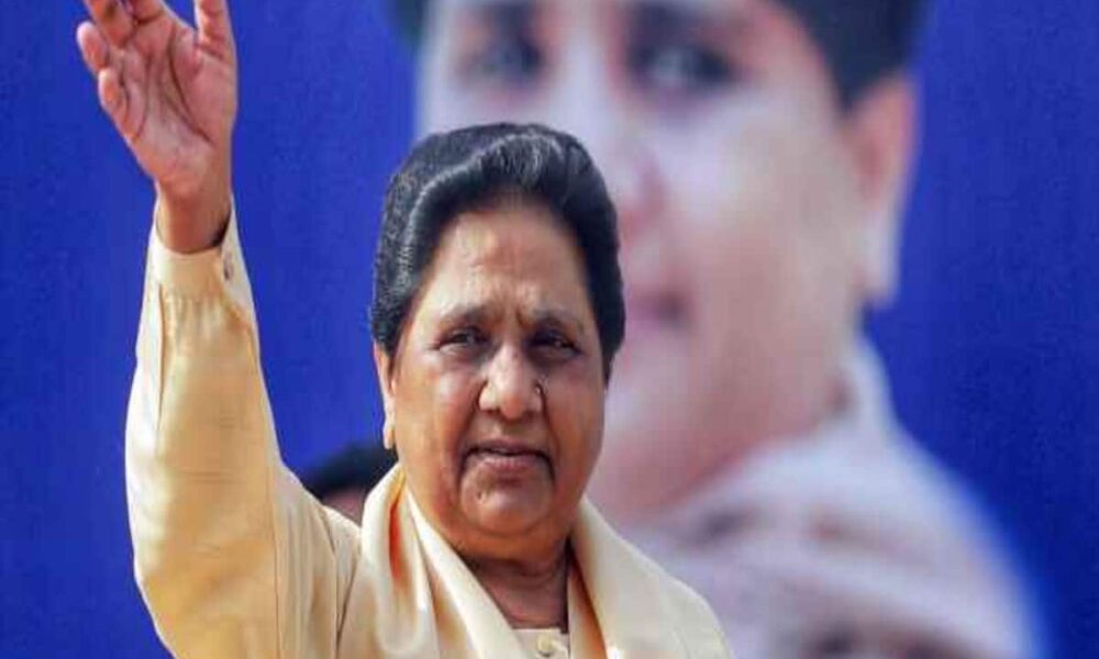mayawati s birthday cm yogi adityanath talked her on phone akhilesh yadav also gave best wishes for her