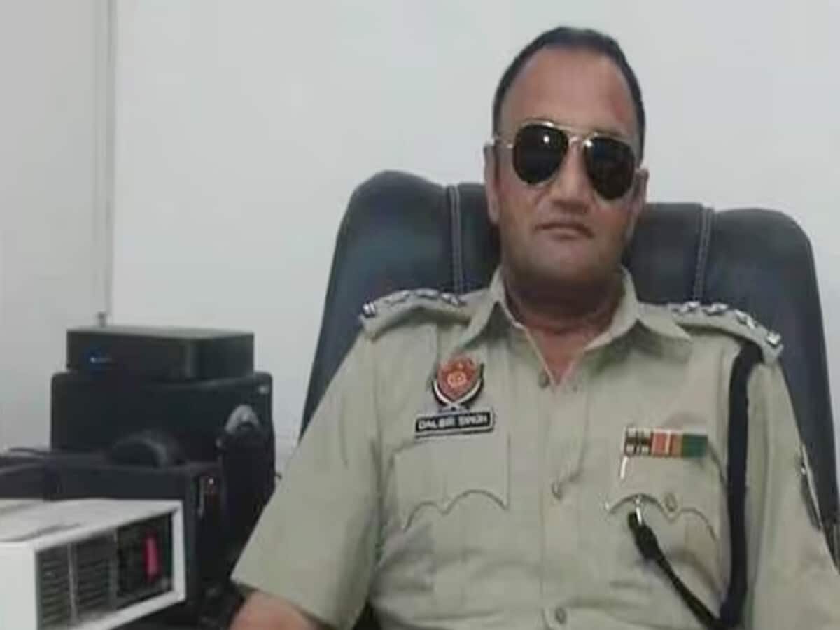 अर्जुन अवार्डी DSP को ई-रिक्शा वाले को गाली देना पड़ा महंगा, माथे पर मार दी गोली; नए साल पर नशे में थे अर्जुन अवार्डी DSP को ई-रिक्शा वाले को गाली देना पड़ा महंगा, माथे पर मार दी गोली; नए साल पर नशे में थे