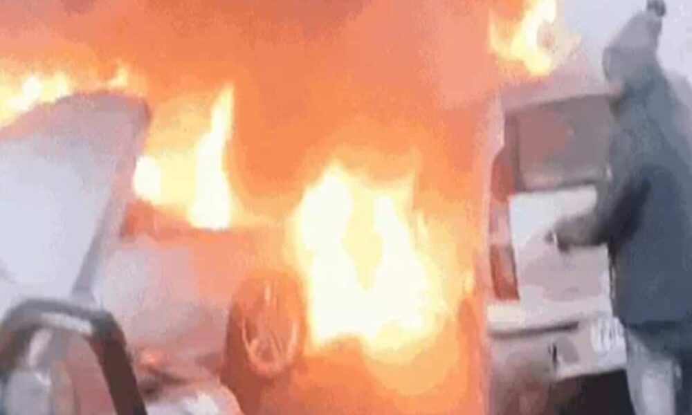 घू-घू कर जली BMW, 3 ऑडी भी जलकर हुई खाक; जालंधर में कार बाजार में भीषण आग