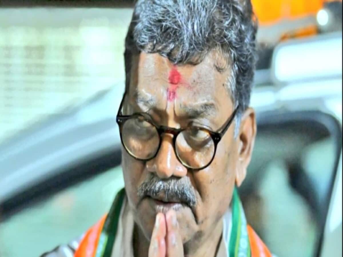मोदी के खिलाफ डेट स्पीच के मामले में कांग्रेस नेता महंत के खिलाफ FIR दर्ज, चुनाव आयोग के आदेश के बाद बना 506 का मामला मोदी के खिलाफ डेट स्पीच के मामले में कांग्रेस नेता महंत के खिलाफ FIR दर्ज, चुनाव आयोग के आदेश के बाद बना 506 का मामला