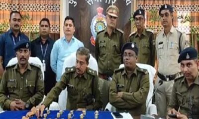 कार में भरा था सोना ही सोना, पुलिस ने रोका तो उड़ गए होश, मिले करोड़ों के बिस्किट