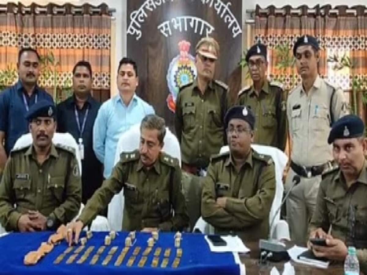कार में भरा था सोना ही सोना, पुलिस ने रोका तो उड़ गए होश, मिले करोड़ों के बिस्किट कार में भरा था सोना ही सोना, पुलिस ने रोका तो उड़ गए होश, मिले करोड़ों के बिस्किट