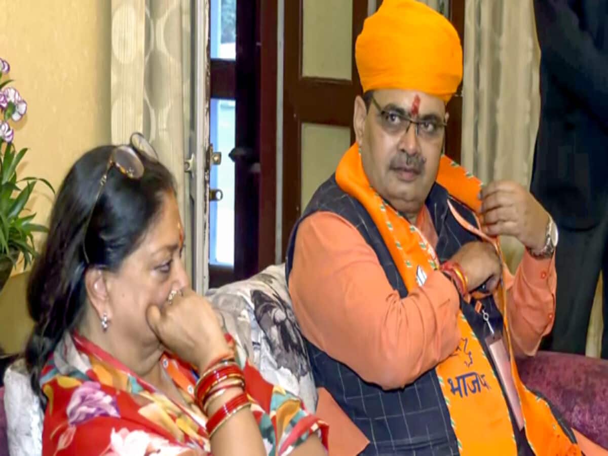 वसुंधरा राजे से CM भजनलाल शर्मा ने की मुलाकात, 20 मिनट तक क्या हुई बात? समझें मायने वसुंधरा राजे से CM भजनलाल शर्मा ने की मुलाकात, 20 मिनट तक क्या हुई बात? समझें मायने