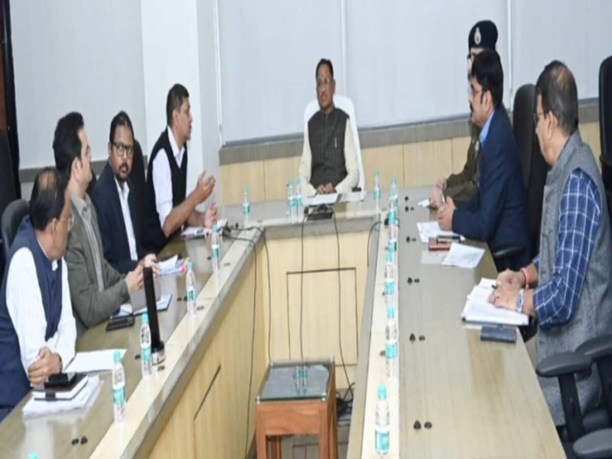 छत्तीसगढ़ में ट्रांसपोर्टरों की हड़ताल से आम लोगों को हो रही परेशानियों पर सीएम साय ने बुलाई बड़ी बैठक, कलेक्टरों को कड़े निर्देश छत्तीसगढ़ में ट्रांसपोर्टरों की हड़ताल से आम लोगों को हो रही परेशानियों पर सीएम साय ने बुलाई बड़ी बैठक, कलेक्टरों को कड़े निर्देश