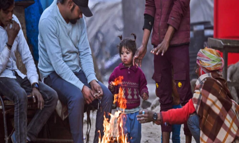 Delhi Weather Update 12 january Delhi Cold wave IMD Rainfall Alert Weather Forecast Aaj ka mausam mausam ki jankari Temp today in Hindi