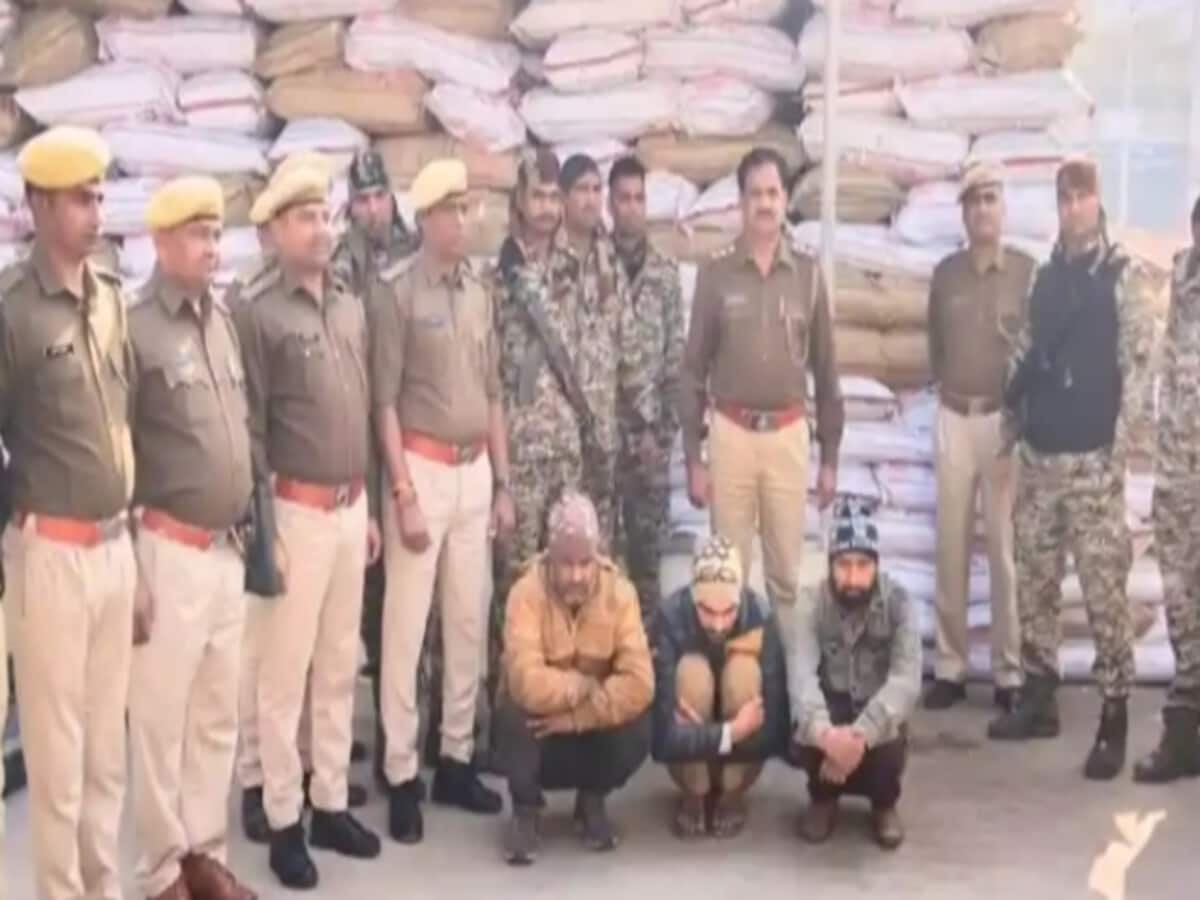 Dausa News:दौसा में एक करोड़ के मिल्क पाउडर लूट का पर्दाफाश, मेवात गैंग के 4 दबोचे Dausa News:दौसा में एक करोड़ के मिल्क पाउडर लूट का पर्दाफाश, मेवात गैंग के 4 दबोचे