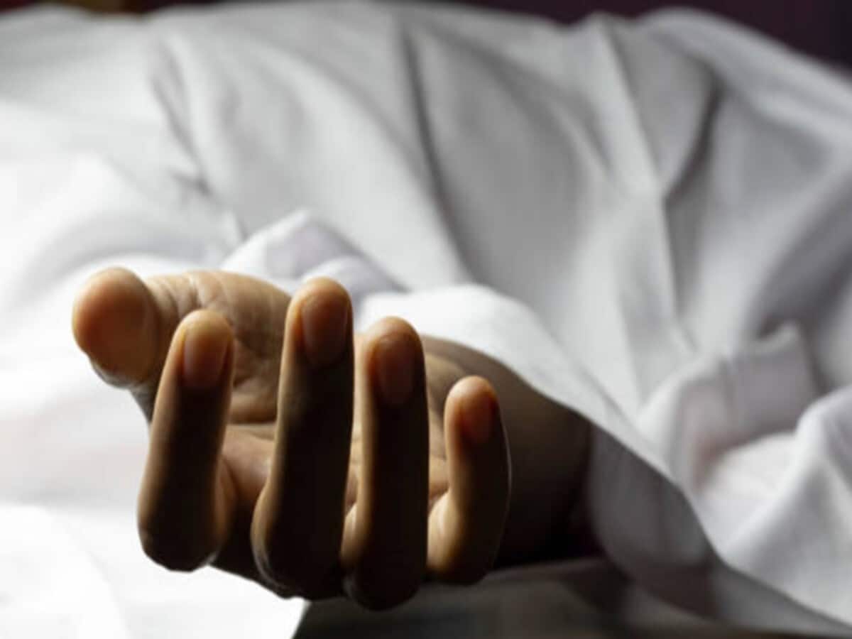 उदयपुर में बच्ची के साथ घर से निकली महिला कुएं में मिली, तैरती लाश देख इलाके में दहशत उदयपुर में बच्ची के साथ घर से निकली महिला कुएं में मिली, तैरती लाश देख इलाके में दहशत