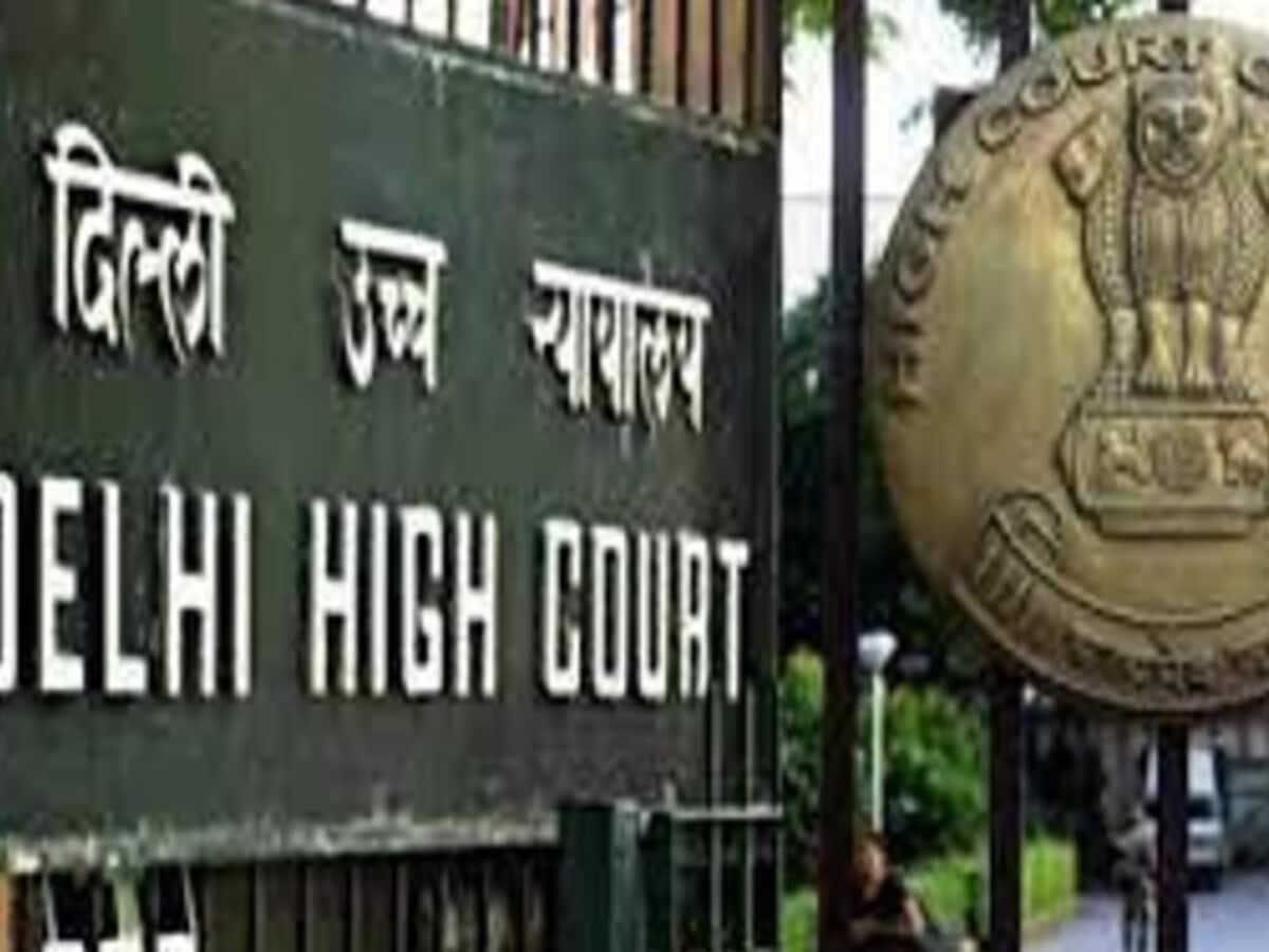 भरी कोर्ट में जज को गाली देकर फंसी महिला, दिल्ली हाई कोर्ट ने थमाया नोटिस, पासपोर्ट जब्त करने का आदेश भरी कोर्ट में जज को गाली देकर फंसी महिला, दिल्ली हाई कोर्ट ने थमाया नोटिस, पासपोर्ट जब्त करने का आदेश