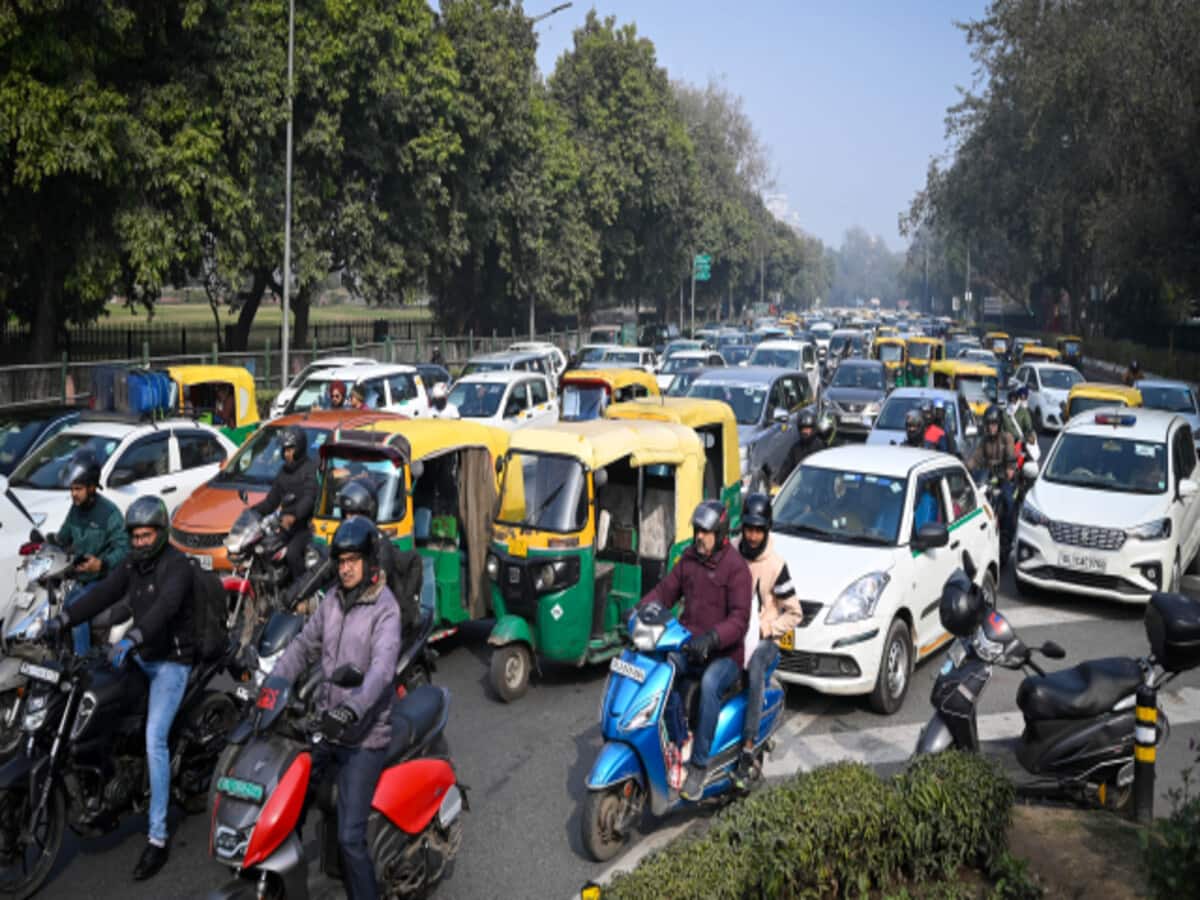 Delhi Police issues traffic advisory for nine days Traffic diverted from Chatta Rail Crossing and Subhas Park Delhi Police issues traffic advisory for nine days Traffic diverted from Chatta Rail Crossing and Subhas Park