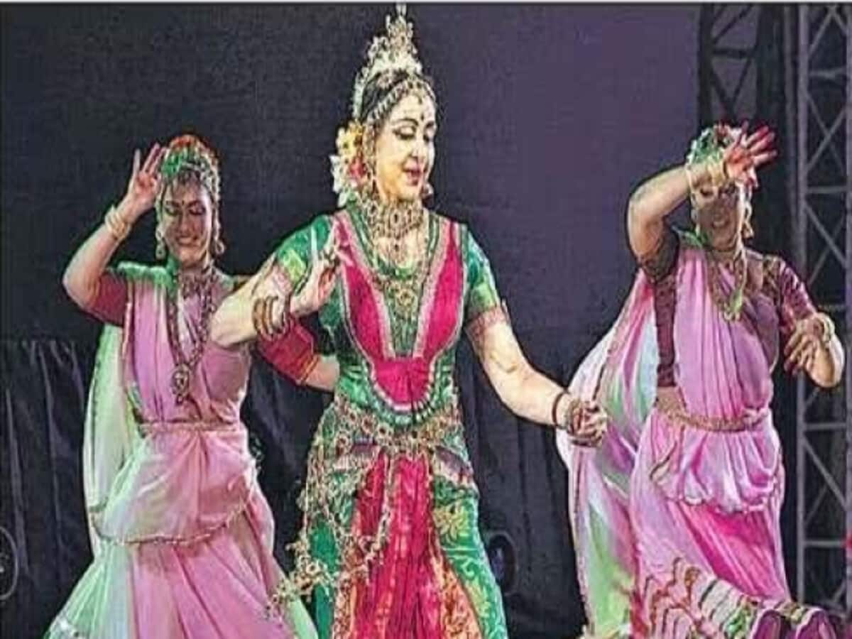 UP Ayodhya Jagadguru Ramanandacharya Swami Rambhadracharya 75th birth anniversary Hema Malini as Maa Sita in Ramayan UP Ayodhya Jagadguru Ramanandacharya Swami Rambhadracharya 75th birth anniversary Hema Malini as Maa Sita in Ramayan