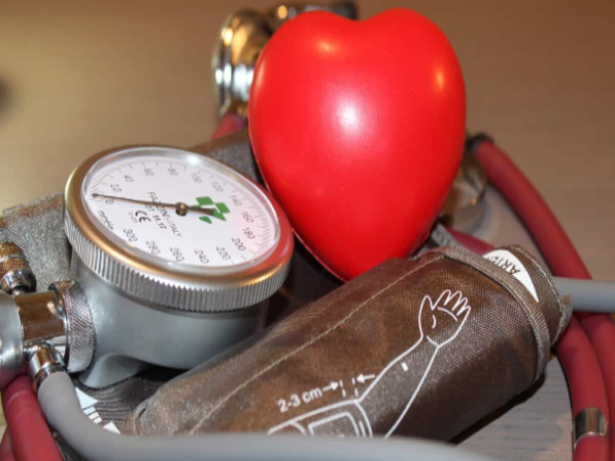 High Blood Pressure: डॉक्टर ने बताया आखिर कब हाई ब्लड प्रेशर के मरीज को दवा लेना हो जाता है जरूरी High Blood Pressure: डॉक्टर ने बताया आखिर कब हाई ब्लड प्रेशर के मरीज को दवा लेना हो जाता है जरूरी