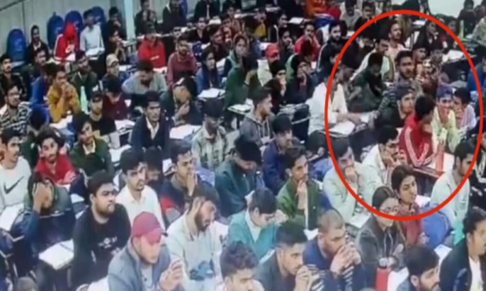 इंदौर में साइलेंट अटैक का एक और केस, क्लास में बेहोश होकर गिरा छात्र, फिर हो गई मौत; VIDEO