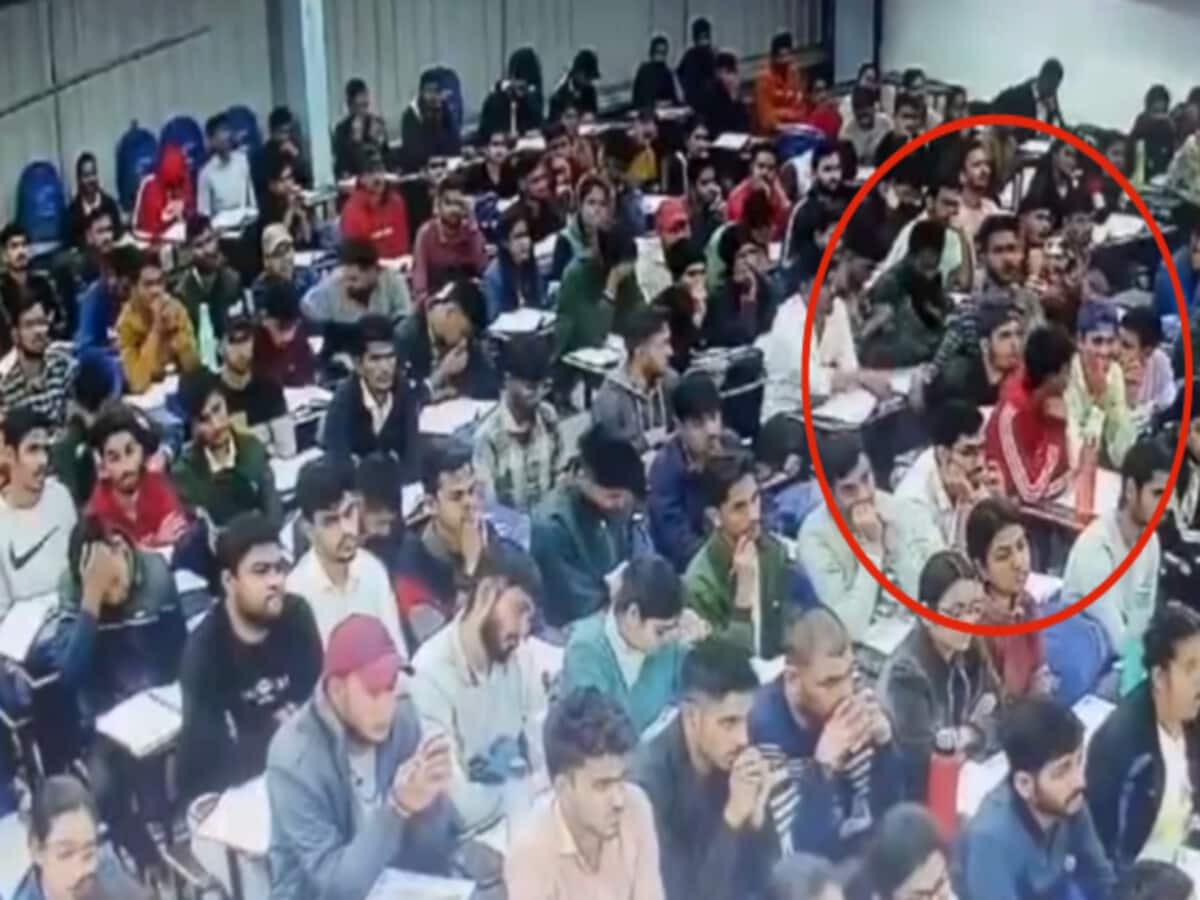 इंदौर में साइलेंट अटैक का एक और केस, क्लास में बेहोश होकर गिरा छात्र, फिर हो गई मौत; VIDEO इंदौर में साइलेंट अटैक का एक और केस, क्लास में बेहोश होकर गिरा छात्र, फिर हो गई मौत; VIDEO