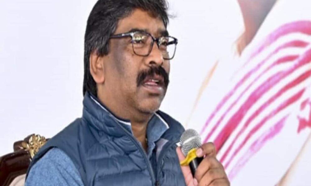 दिल्ली में हेमंत सोरेन के घर अचानक पहुंची ED, जमीन घोटाले में गिरफ्तारी की आशंका