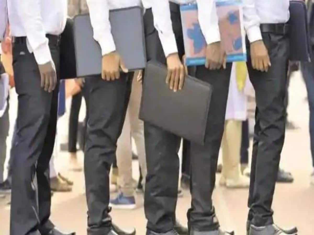 उत्तराखंड में पहाड़ों पर नहीं मिलता रोजगार, आईटीआई छात्रों का छलका दर्द-कहीं ये बातें उत्तराखंड में पहाड़ों पर नहीं मिलता रोजगार, आईटीआई छात्रों का छलका दर्द-कहीं ये बातें