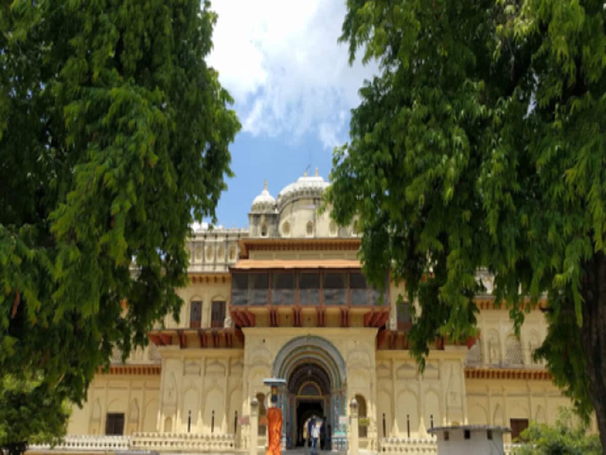 माता सीता को मुंह दिखाई में मिला था कनक महल, जानिए जगह से जुड़ी बातें माता सीता को मुंह दिखाई में मिला था कनक महल, जानिए जगह से जुड़ी बातें