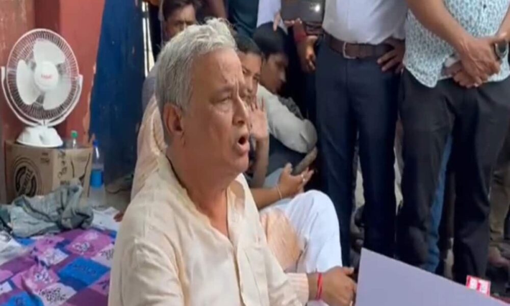 RAS Mains: किरोड़ी लाल ने धरना खत्म करवाया, जूस पिलाया; कहीं ये बड़ी बात
