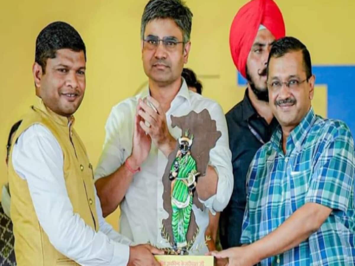 मुझे लगा अलग पार्टी है, सरकारी नौकरी छोड़कर आया; AAP को बड़ा झटका देकर क्या बोले कोमल हुपेंडी मुझे लगा अलग पार्टी है, सरकारी नौकरी छोड़कर आया; AAP को बड़ा झटका देकर क्या बोले कोमल हुपेंडी