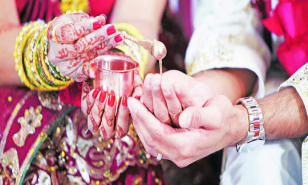 शादी हो गई लेकिन लड़की को पता तक नहीं चला, होश में आकर खा लिया जहर; सहेली ने रची थी साजिश