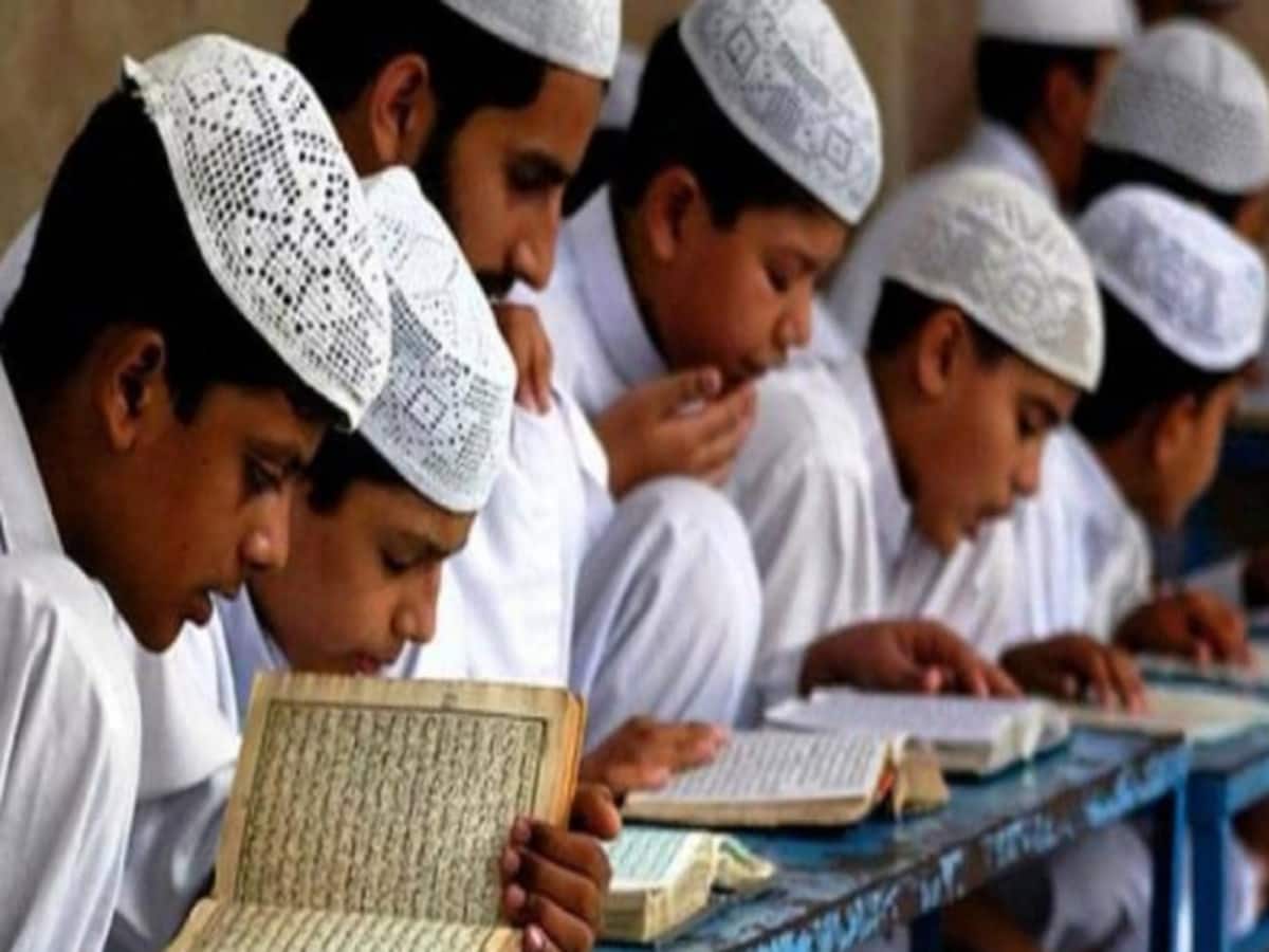 'हम अपने मदरसों में राम को पढ़ाएंगे, बाप को ही कैद करने वाले औरंगजेब को नहीं' 'हम अपने मदरसों में राम को पढ़ाएंगे, बाप को ही कैद करने वाले औरंगजेब को नहीं'