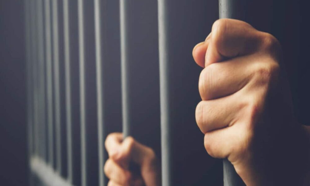 लु​धियाना जेल में हत्या के आरोपी ने मनाई बर्थ-डे पार्टी, चाय पकौड़े खाते हुए पंजाबी गानों पर झूमते दिखे कैदी