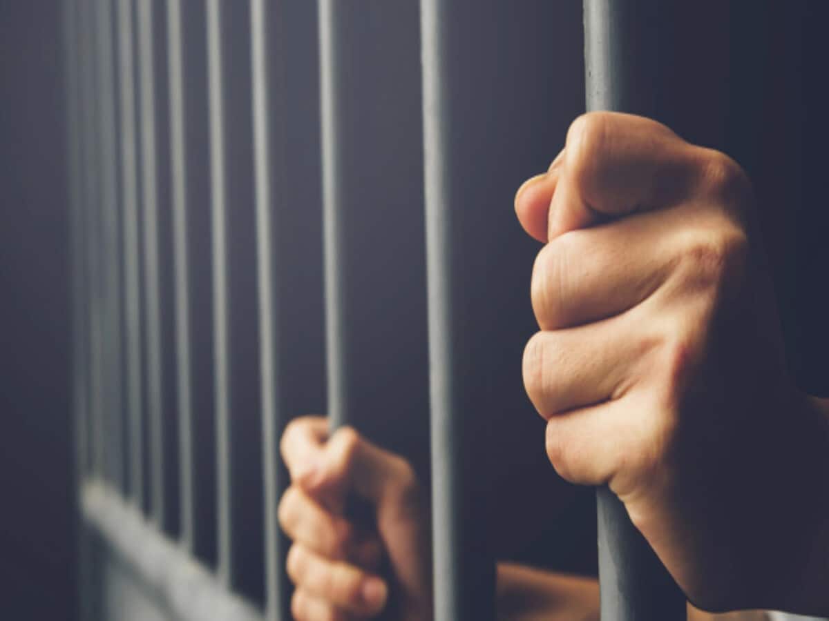 लुधियाना जेल में हत्या के आरोपी ने मनाई बर्थ-डे पार्टी, चाय पकौड़े खाते हुए पंजाबी गानों पर झूमते दिखे कैदी लुधियाना जेल में हत्या के आरोपी ने मनाई बर्थ-डे पार्टी, चाय पकौड़े खाते हुए पंजाबी गानों पर झूमते दिखे कैदी