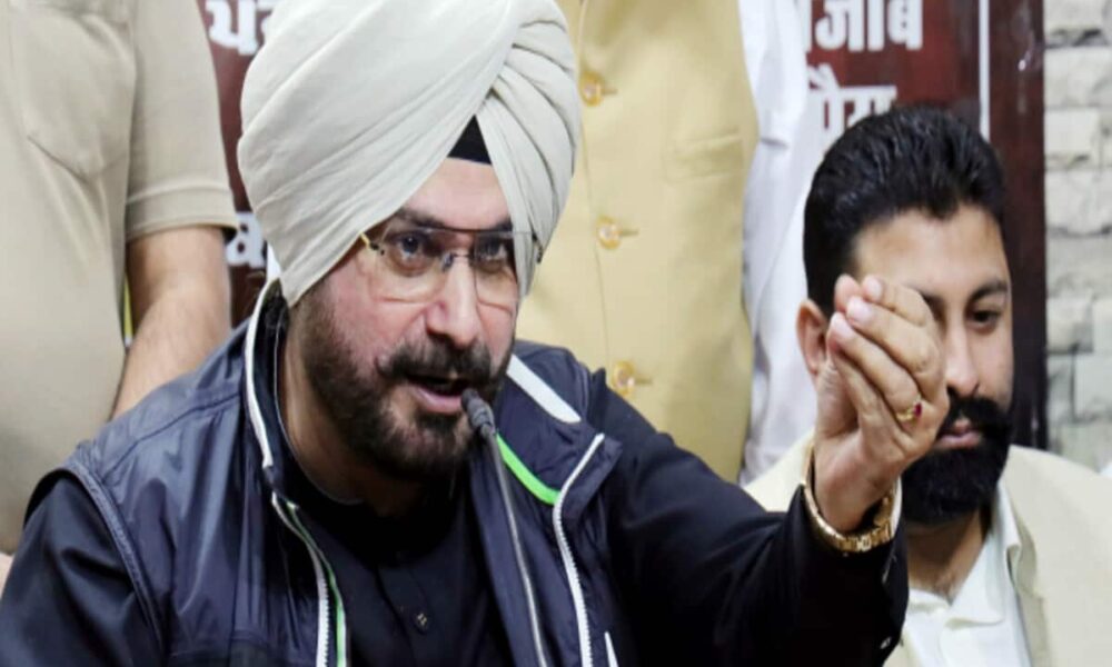 पटियाला से लोकसभा चुनाव नहीं लड़ेंगी नवजोत कौर, नवजोत सिद्धू ने अटकलों पर लगाया विराम