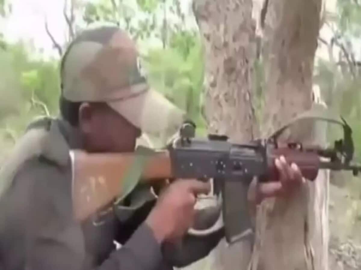 बीजापुर में नक्सली मुठभेड़, हमले में 3 जवान शहीद, 14 घायल, माओवादियों ने कैंप को किया टारगेट बीजापुर में नक्सली मुठभेड़, हमले में 3 जवान शहीद, 14 घायल, माओवादियों ने कैंप को किया टारगेट