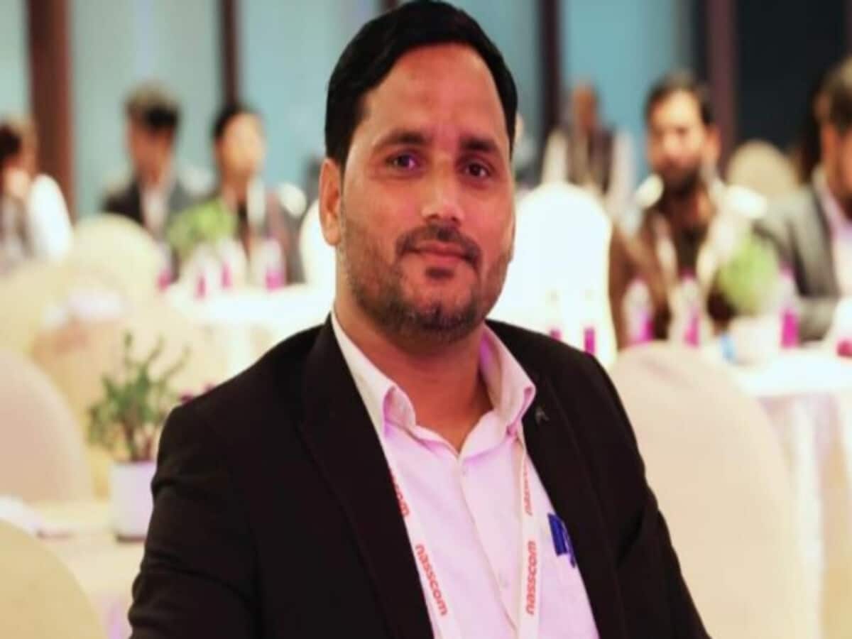 दोनों पैर खराब, फिर भी बनाया यह रिकॉर्ड; कौन हैं पैरा स्विमर सत्येंद्र सिंह जिन्हें मिला पद्मश्री सम्मान दोनों पैर खराब, फिर भी बनाया यह रिकॉर्ड; कौन हैं पैरा स्विमर सत्येंद्र सिंह जिन्हें मिला पद्मश्री सम्मान
