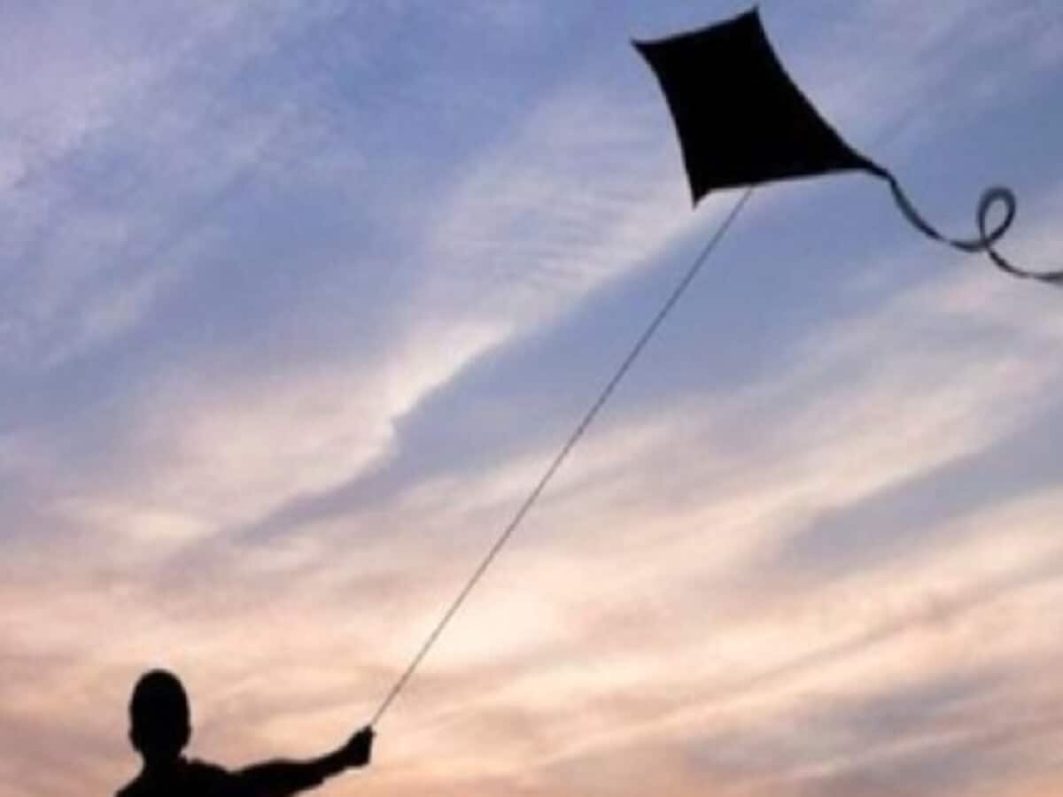 भिलाई में पतंग के मांझे से गला कटने के मामले में नबालिग पर हुई FIR, जांच में जुटी पुलिस भिलाई में पतंग के मांझे से गला कटने के मामले में नबालिग पर हुई FIR, जांच में जुटी पुलिस