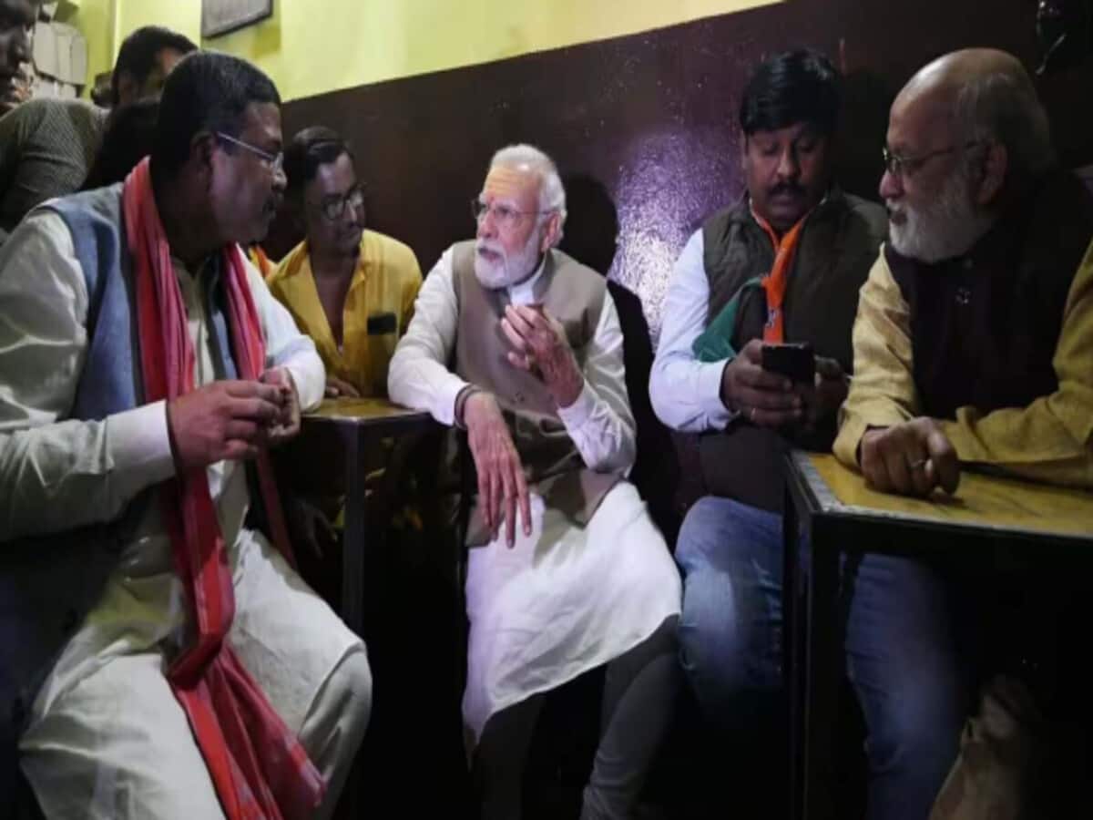 जहां पी थी पीएम मोदी ने चाय अब सील होगी पप्पू की दुकान, इस कारण कुर्क हुई बिल्डिंग जहां पी थी पीएम मोदी ने चाय अब सील होगी पप्पू की दुकान, इस कारण कुर्क हुई बिल्डिंग