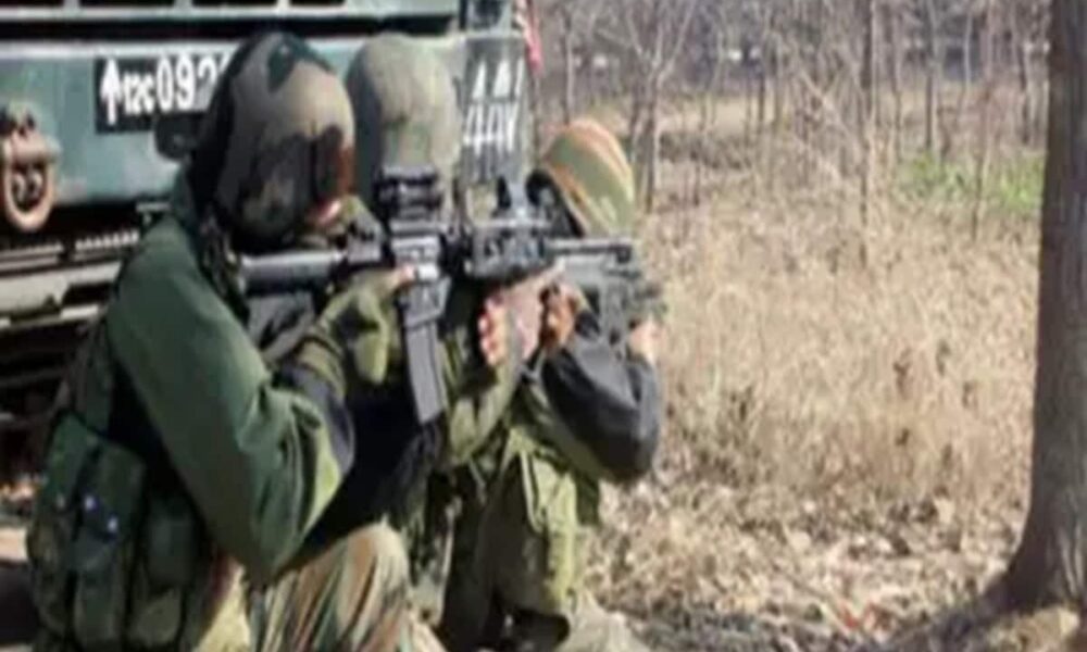 छत्तीसगढ़ में पुलिस और नक्सलियों के बीच मुठभेड़, 2 महिलाओं समेत 3 नक्सली ढेर