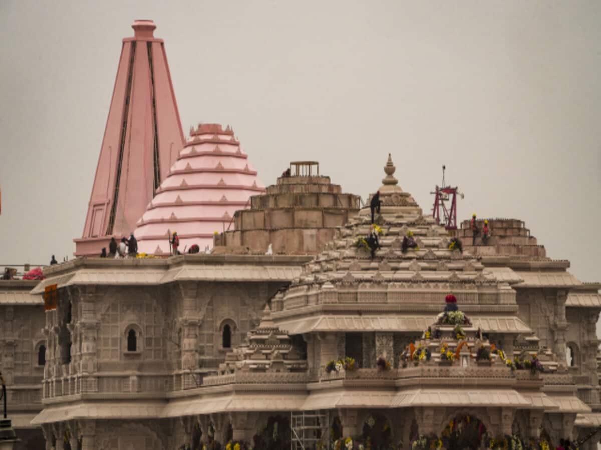 राम लला की प्राण पतिष्ठा से पहले अयोध्या पहुंची स्पेशल पगड़ी, भक्तों ने बताया क्यों है खास राम लला की प्राण पतिष्ठा से पहले अयोध्या पहुंची स्पेशल पगड़ी, भक्तों ने बताया क्यों है खास