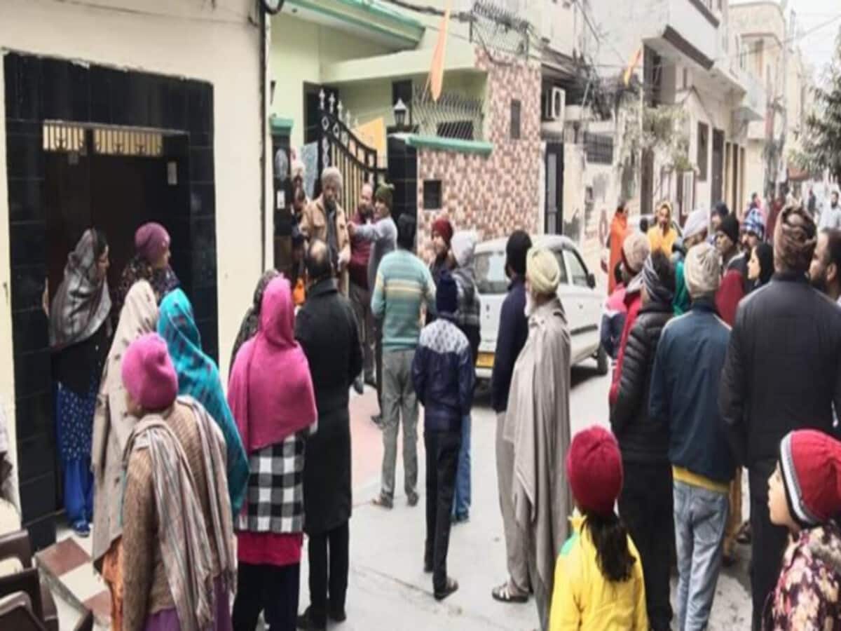 पत्नी की हत्या के बाद लगा ली फांसी, सास और साली को बताया जिम्मेदार; अमृतसर में खौफनाक घटना पत्नी की हत्या के बाद लगा ली फांसी, सास और साली को बताया जिम्मेदार; अमृतसर में खौफनाक घटना
