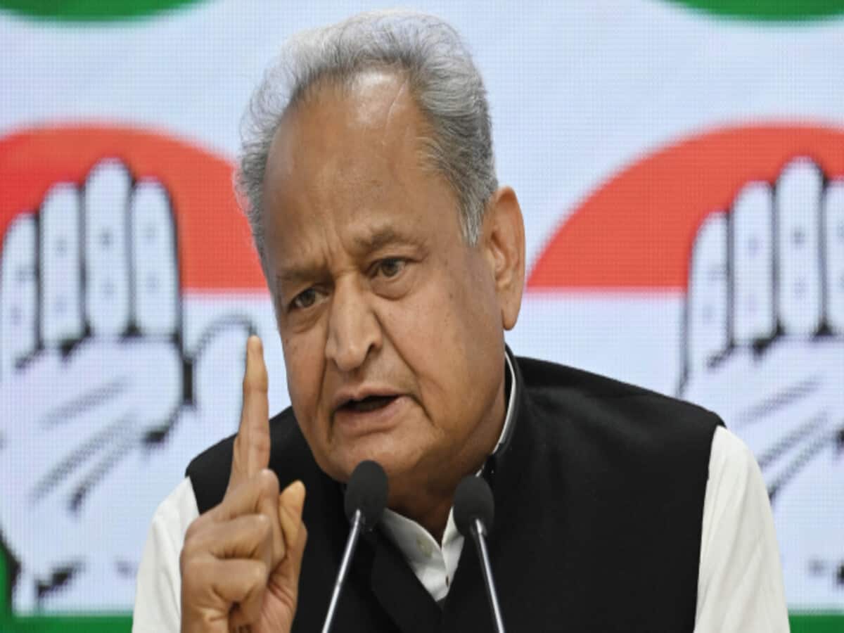 Jodhpur News: Question raised on political ability of Ashok Gehlot son mic snatched away Jodhpur News: Question raised on political ability of Ashok Gehlot son mic snatched away