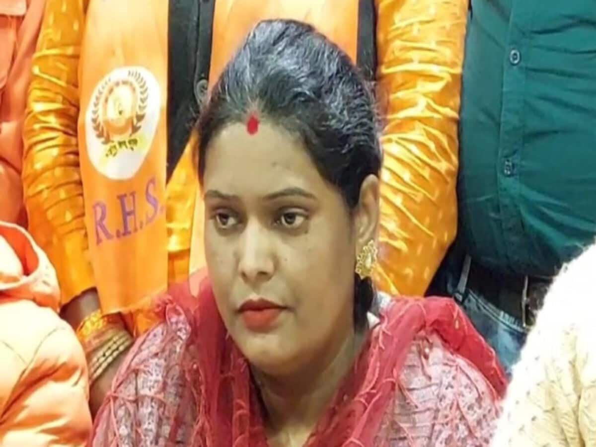 सपने में दिखे भगवान राम, छोड़ा इस्लाम, अब सनातन अपना कर रजिया बी बनीं नंदनी सपने में दिखे भगवान राम, छोड़ा इस्लाम, अब सनातन अपना कर रजिया बी बनीं नंदनी