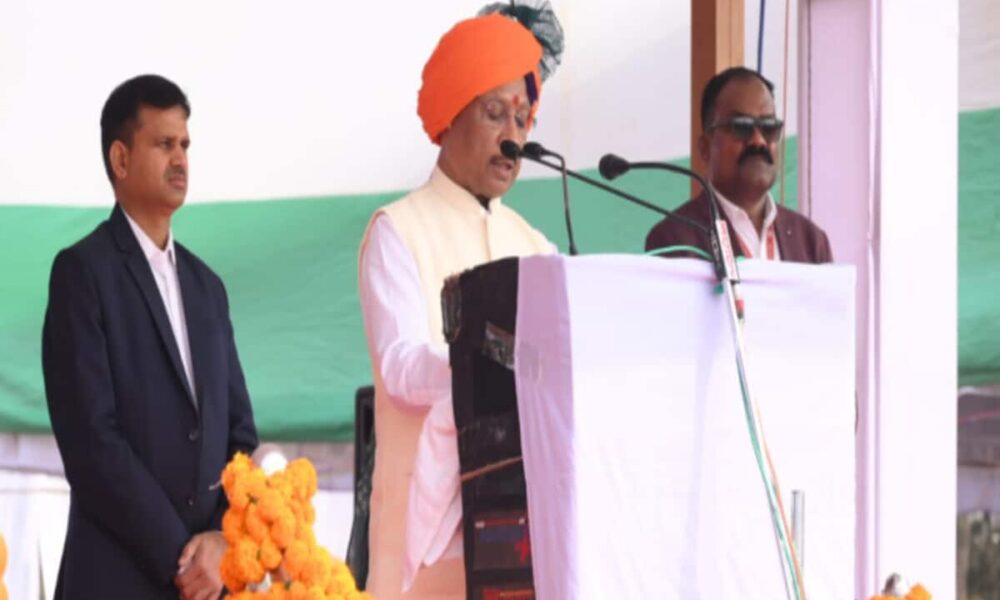 राज्यपाल हरिचंदन ने रायपुर और सीएम साय ने जगदलपुर में फहराया तिरंगा, परेड की ली सलामी