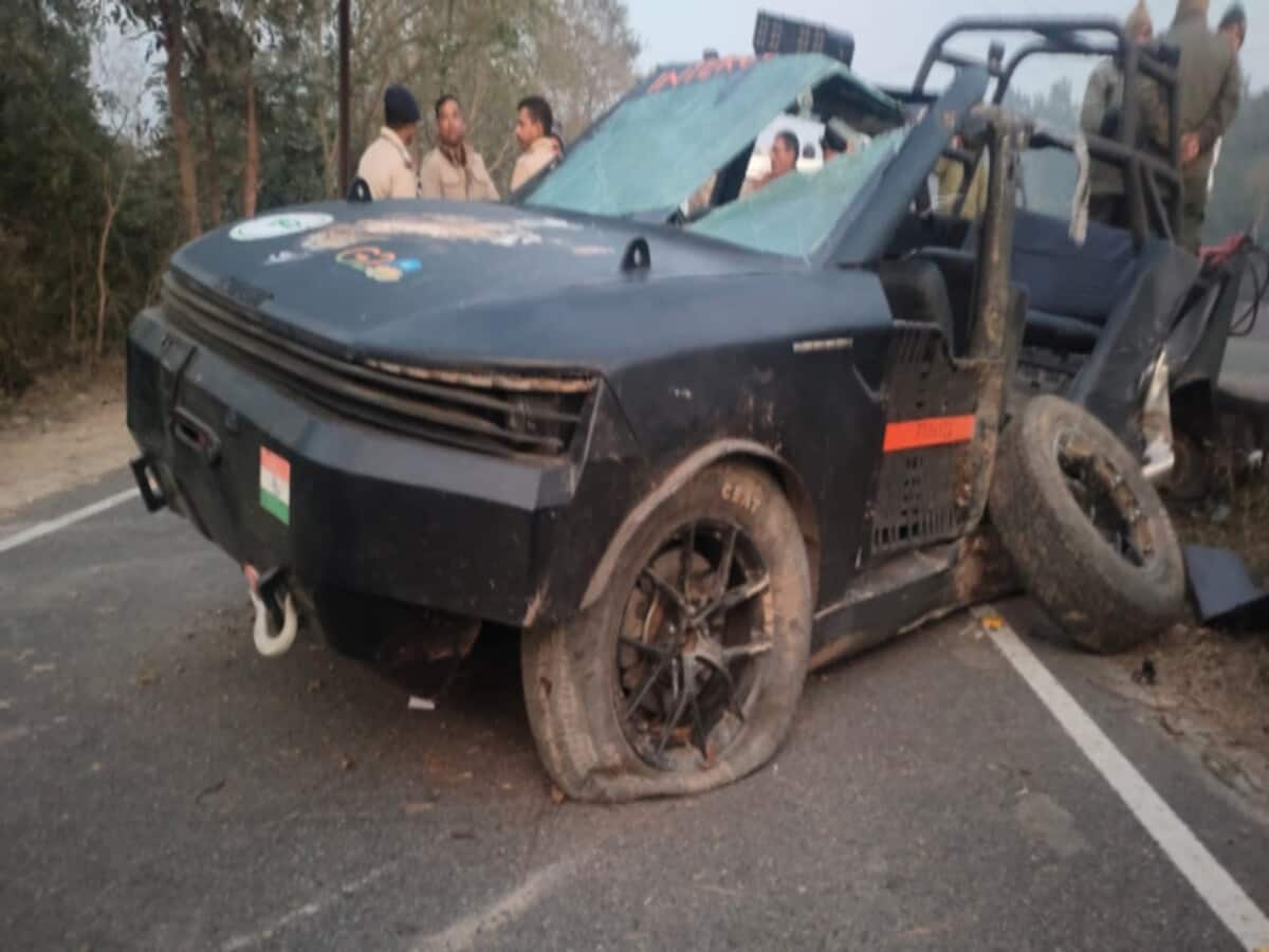 ट्रायल कार में 8 की जगह क्यों बैठे थे 10 लोग? कैसे फटा टायर, 4 अधिकारियों की मौत वाले हादसे पर उठे सवाल ट्रायल कार में 8 की जगह क्यों बैठे थे 10 लोग? कैसे फटा टायर, 4 अधिकारियों की मौत वाले हादसे पर उठे सवाल