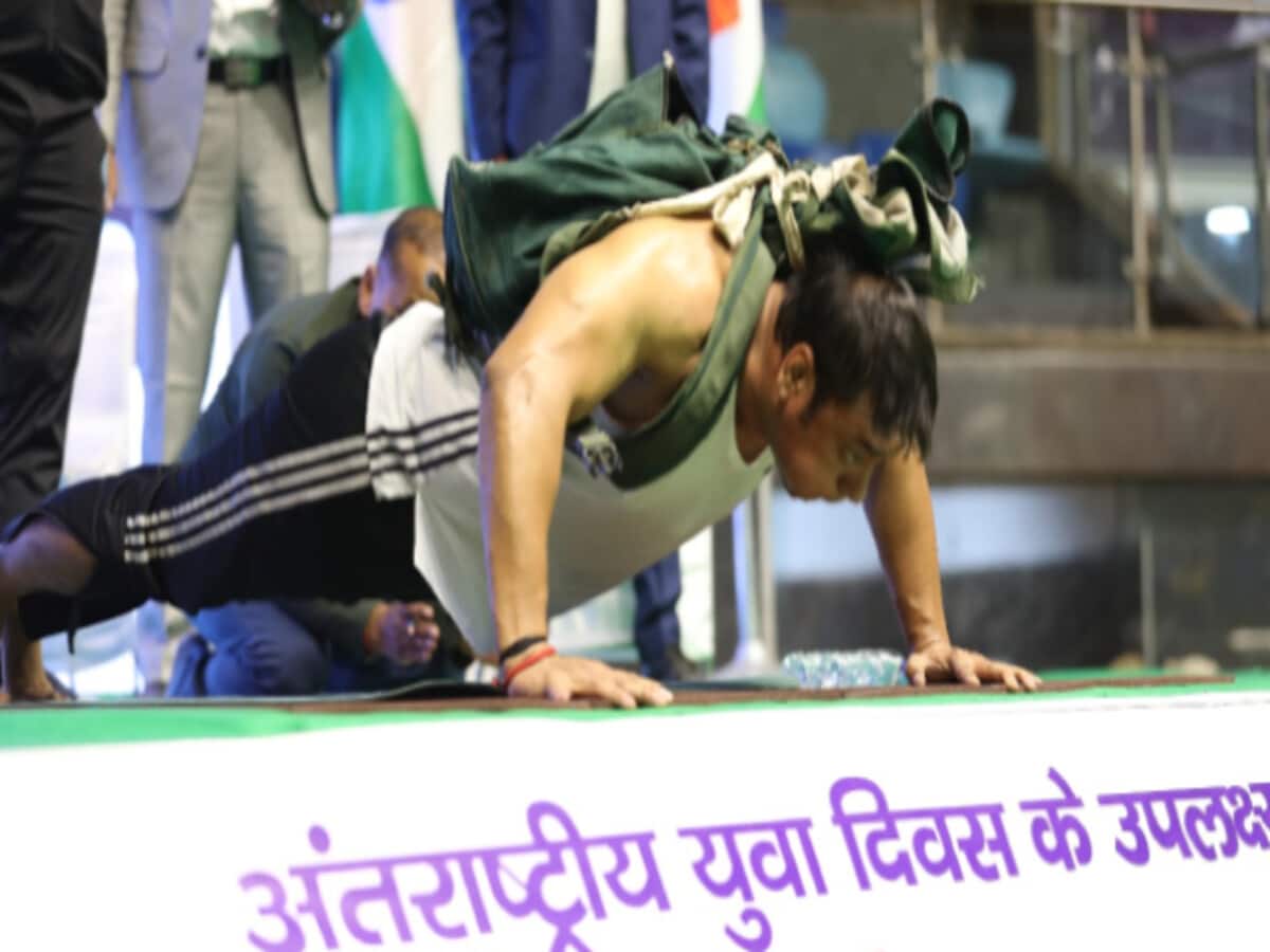 बिस्तर पकड़ चुका था जो शख्स, पुशअप्स का बना दिया वर्ल्ड रिकॉर्ड; कैसे हुआ 'चमत्कार' बिस्तर पकड़ चुका था जो शख्स, पुशअप्स का बना दिया वर्ल्ड रिकॉर्ड; कैसे हुआ 'चमत्कार'